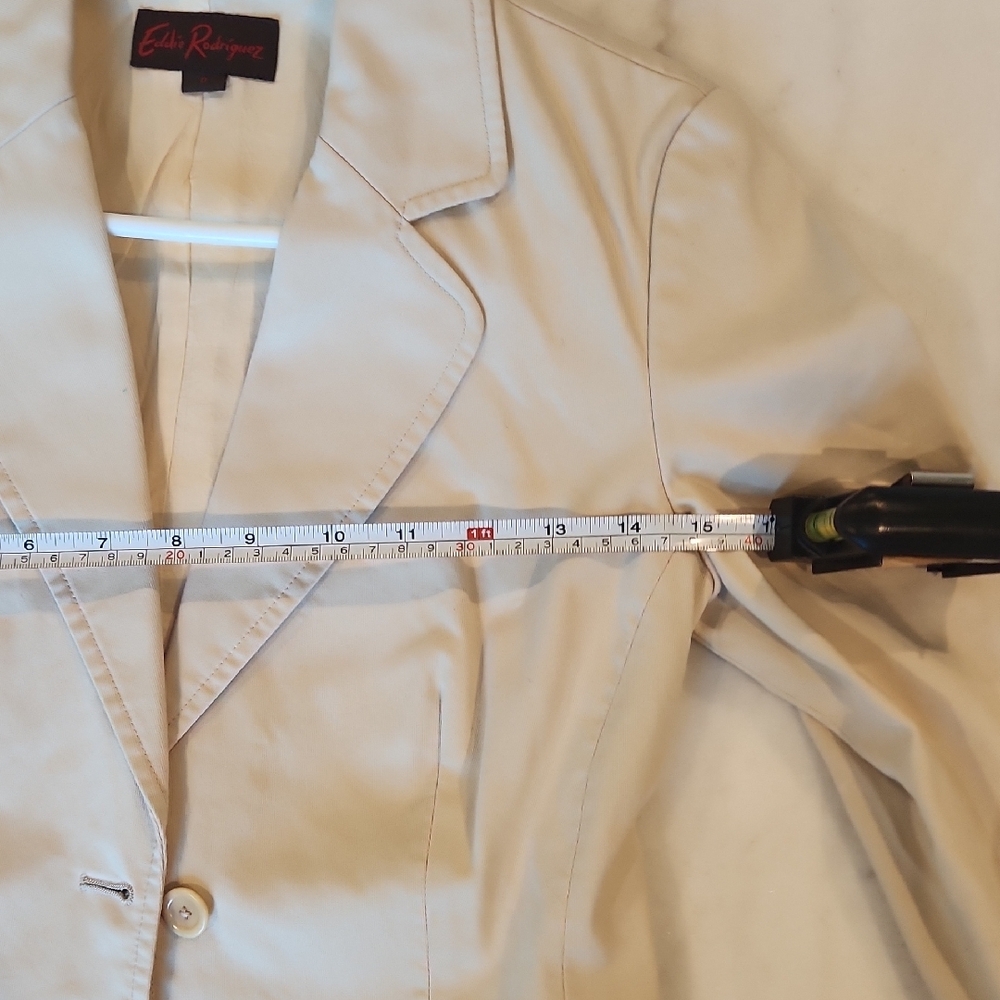 Chic Beige Women's Pant Suit, Size 0 Jacket/ Size 4 Pant - Picture 9 of 14